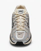 NIKE P6000 PLATEADA