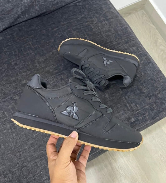 LE COQ SPORTIF TRIPLE BLACK HOMBRE