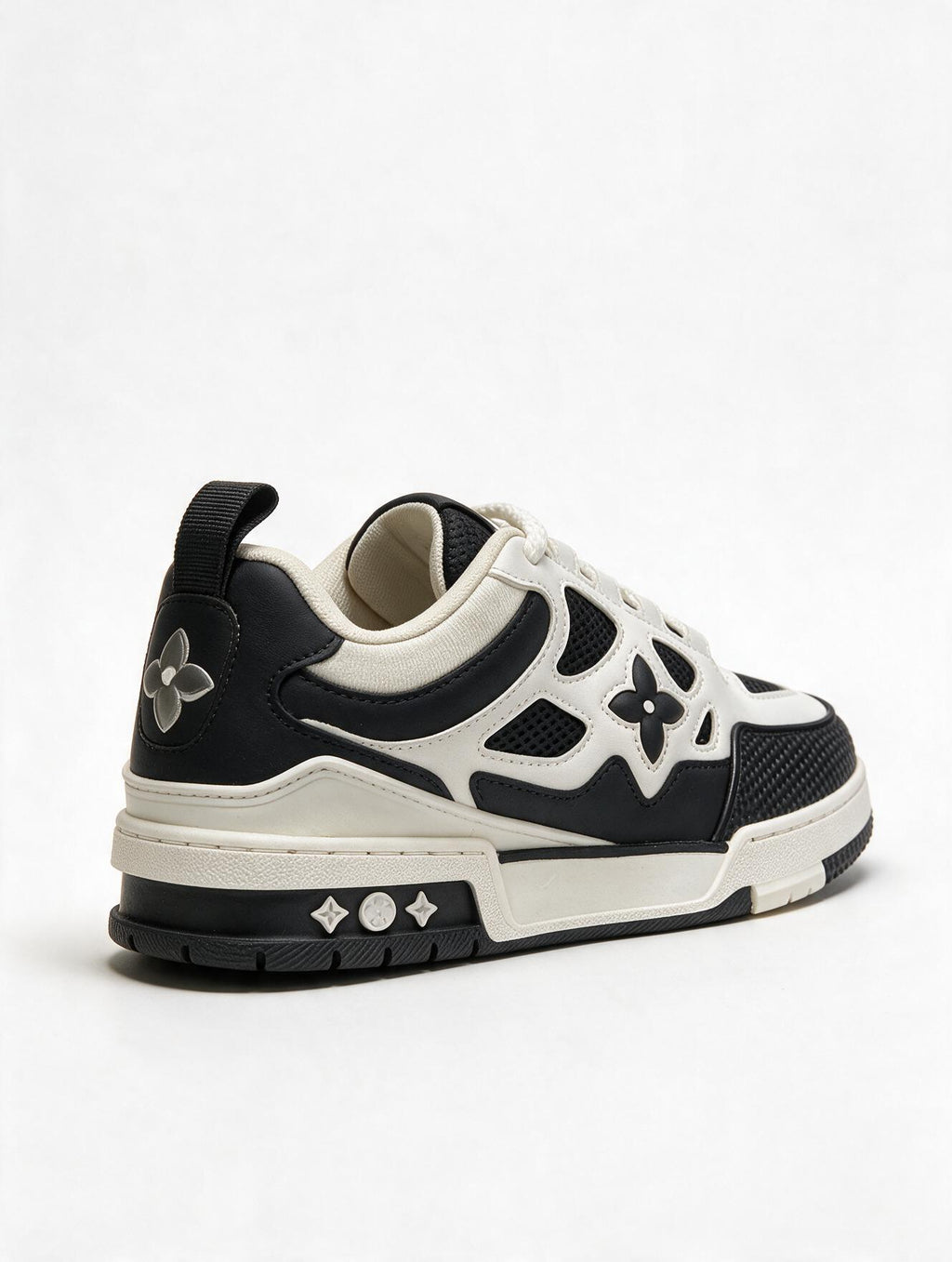 LOUIS VUITTON NEGRA BLANCA
