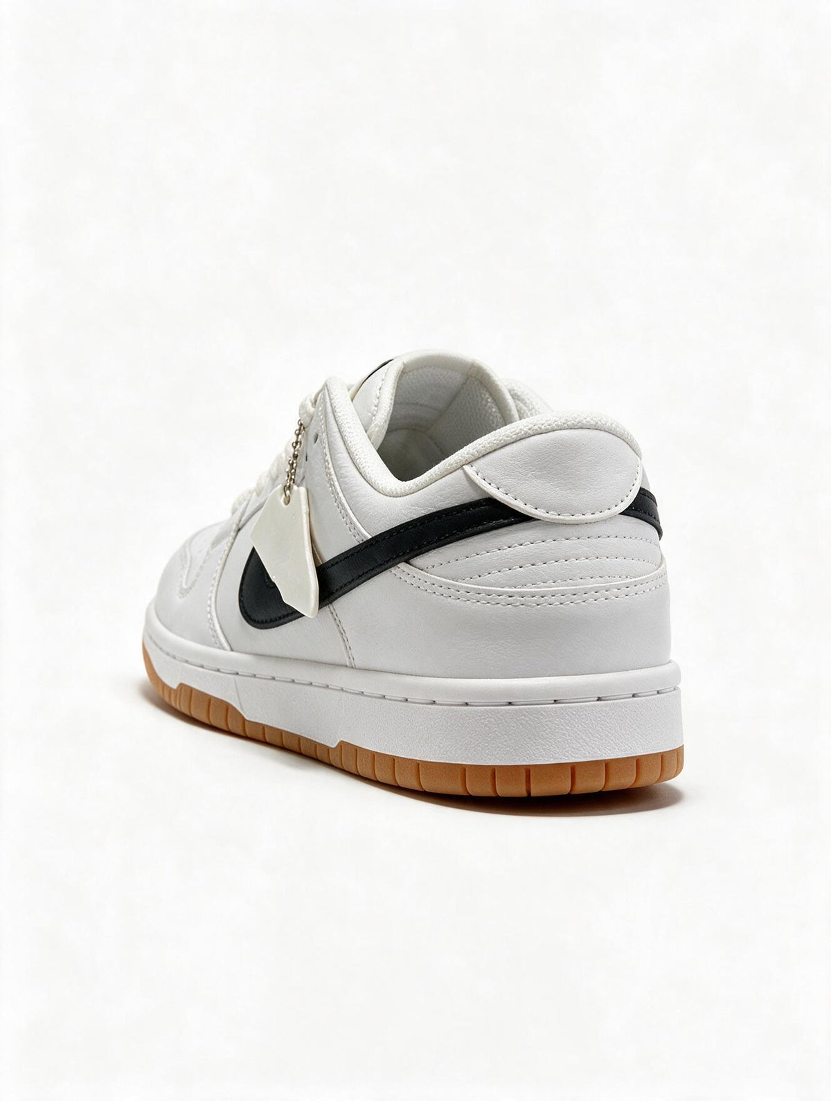 NIKE DUNK LOW BLANCA NEGRA SUELA GOMA