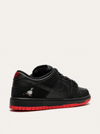 NIKE SB DUNK NEGRA ROJA
