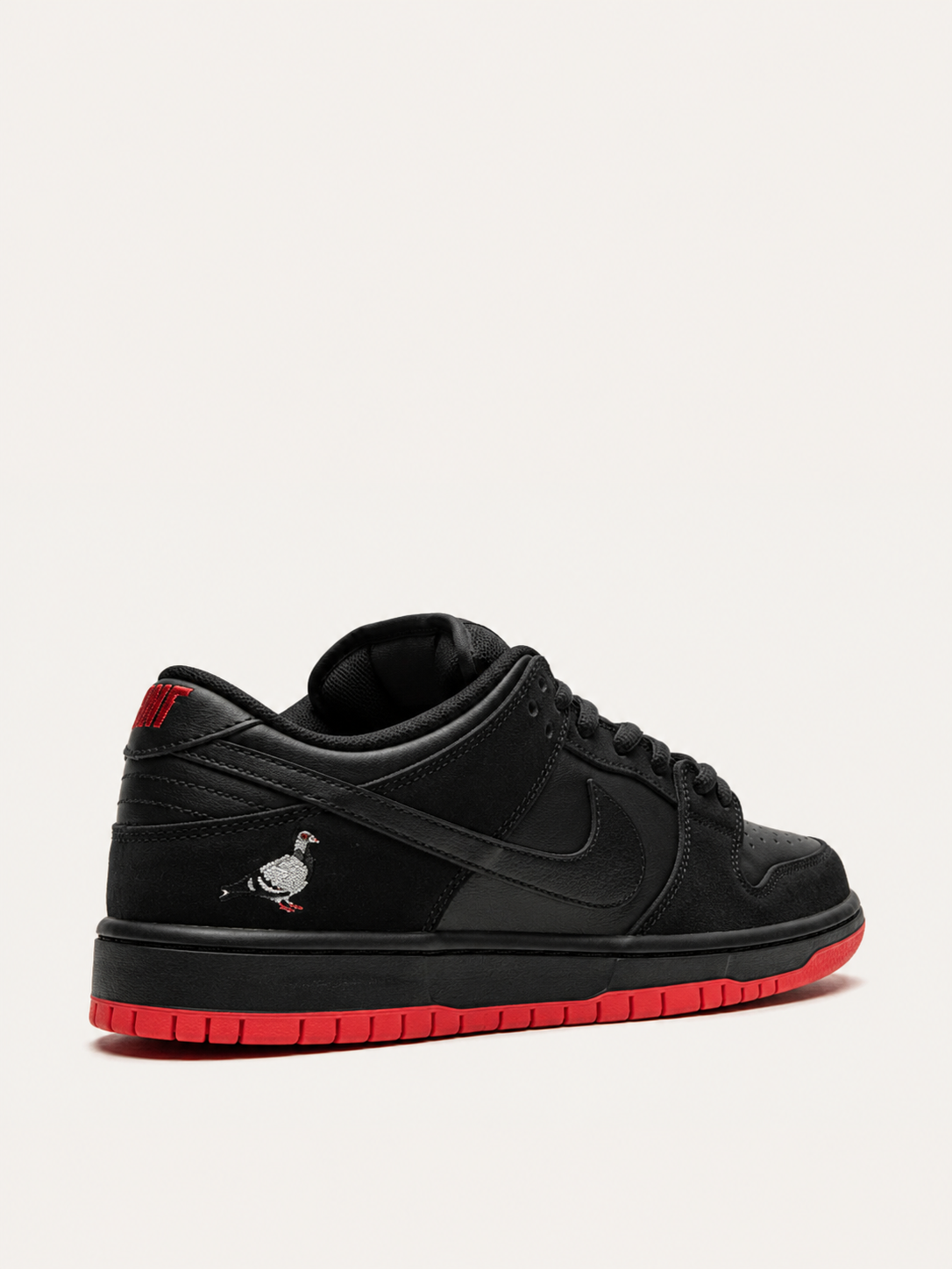NIKE SB DUNK NEGRA ROJA