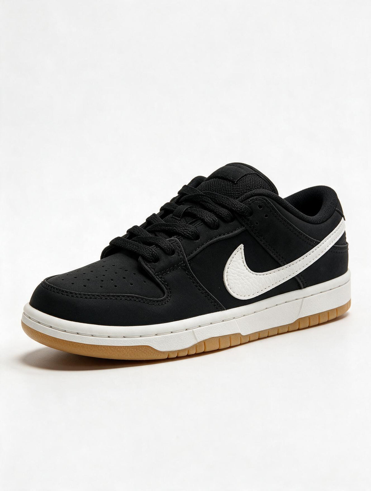 NIKE SB DUNK LOW NEGRA SUELA GOMA
