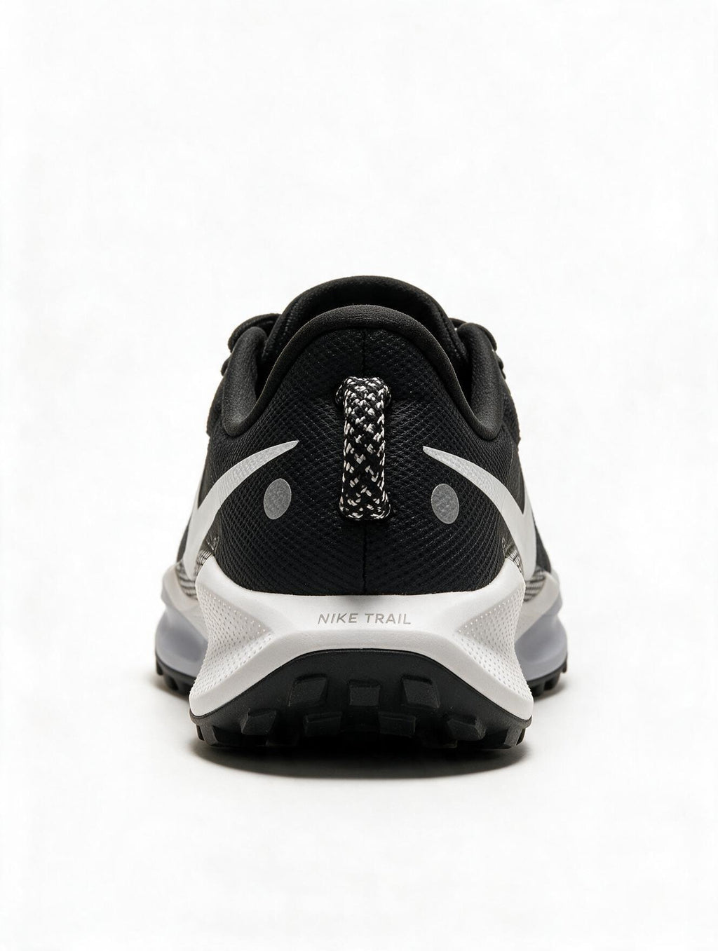 NIKE PEGASUS NEGRA SUELA BLANCA