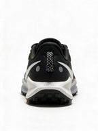 NIKE PEGASUS NEGRA SUELA BLANCA