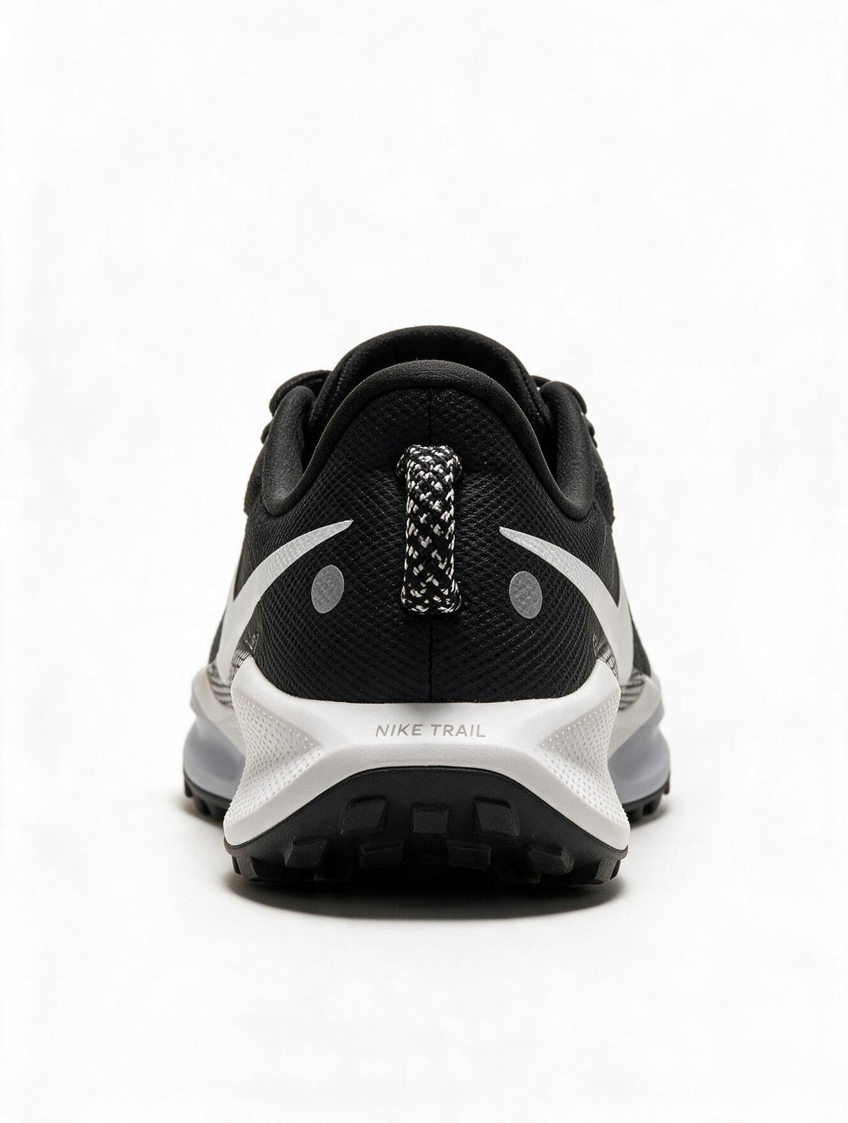 NIKE PEGASUS NEGRA SUELA BLANCA