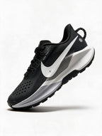 NIKE PEGASUS NEGRA SUELA BLANCA