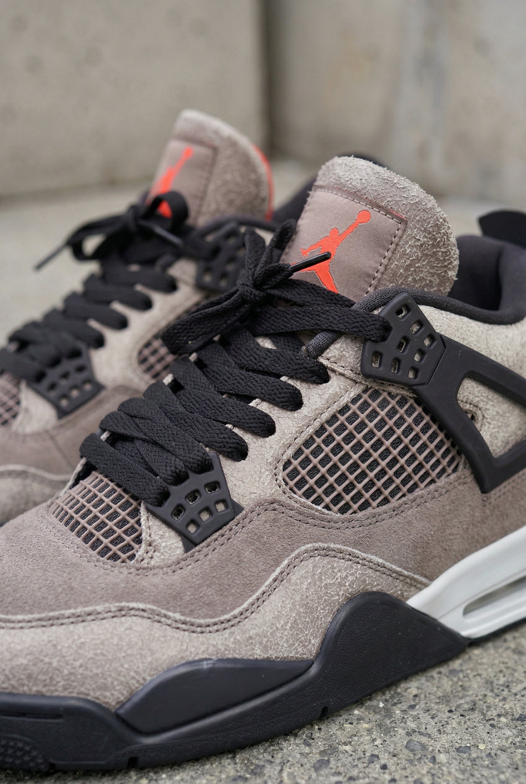 NIKE AIR JORDAN 4 RETRO
