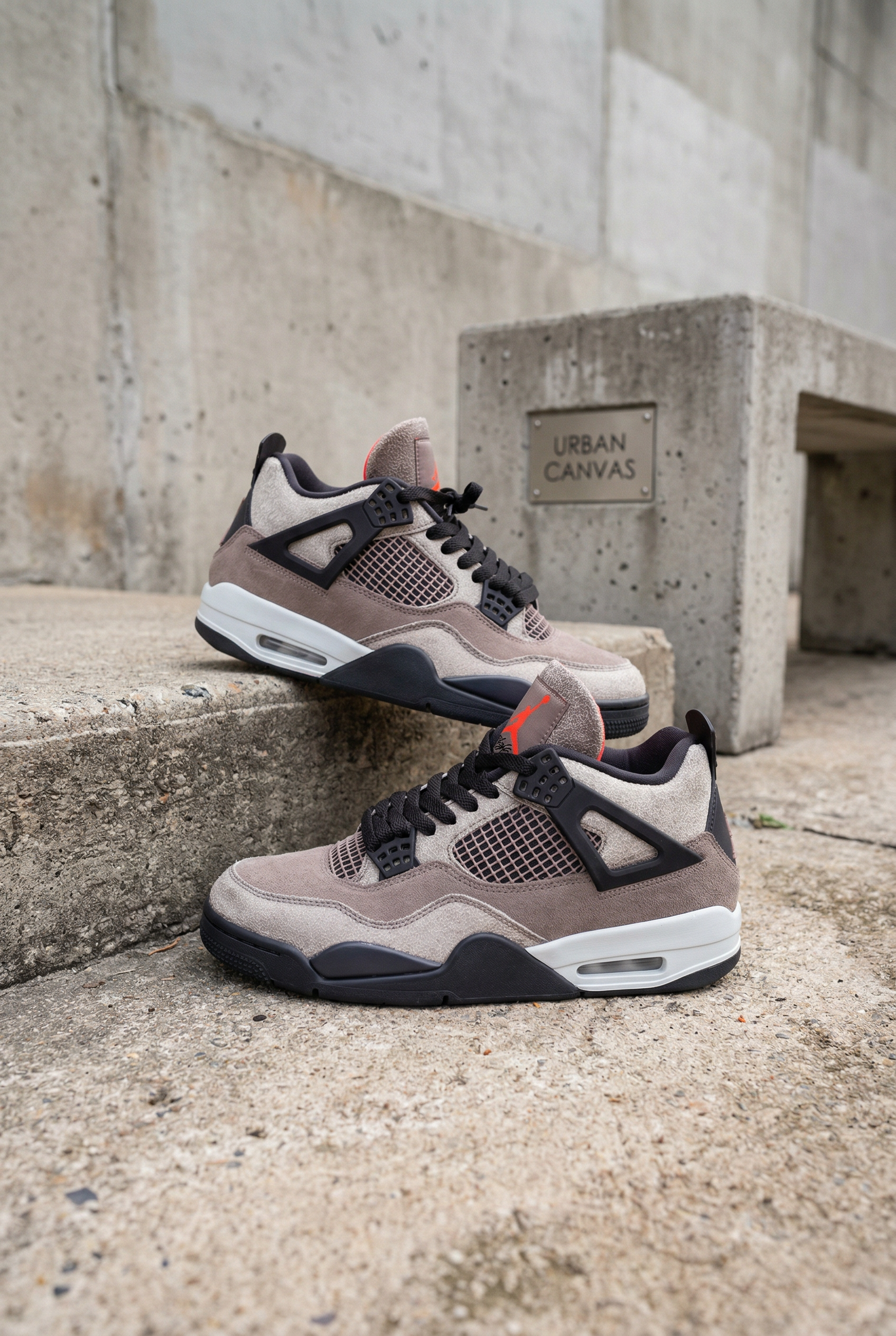 NIKE AIR JORDAN 4 RETRO