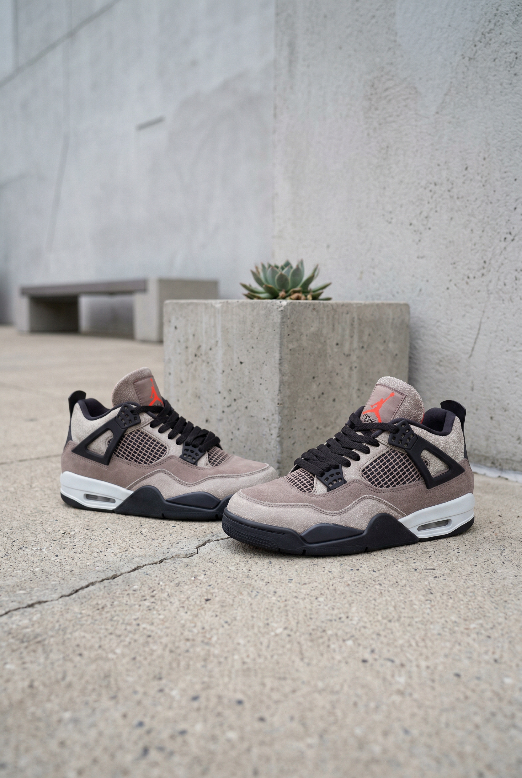 NIKE AIR JORDAN 4 RETRO