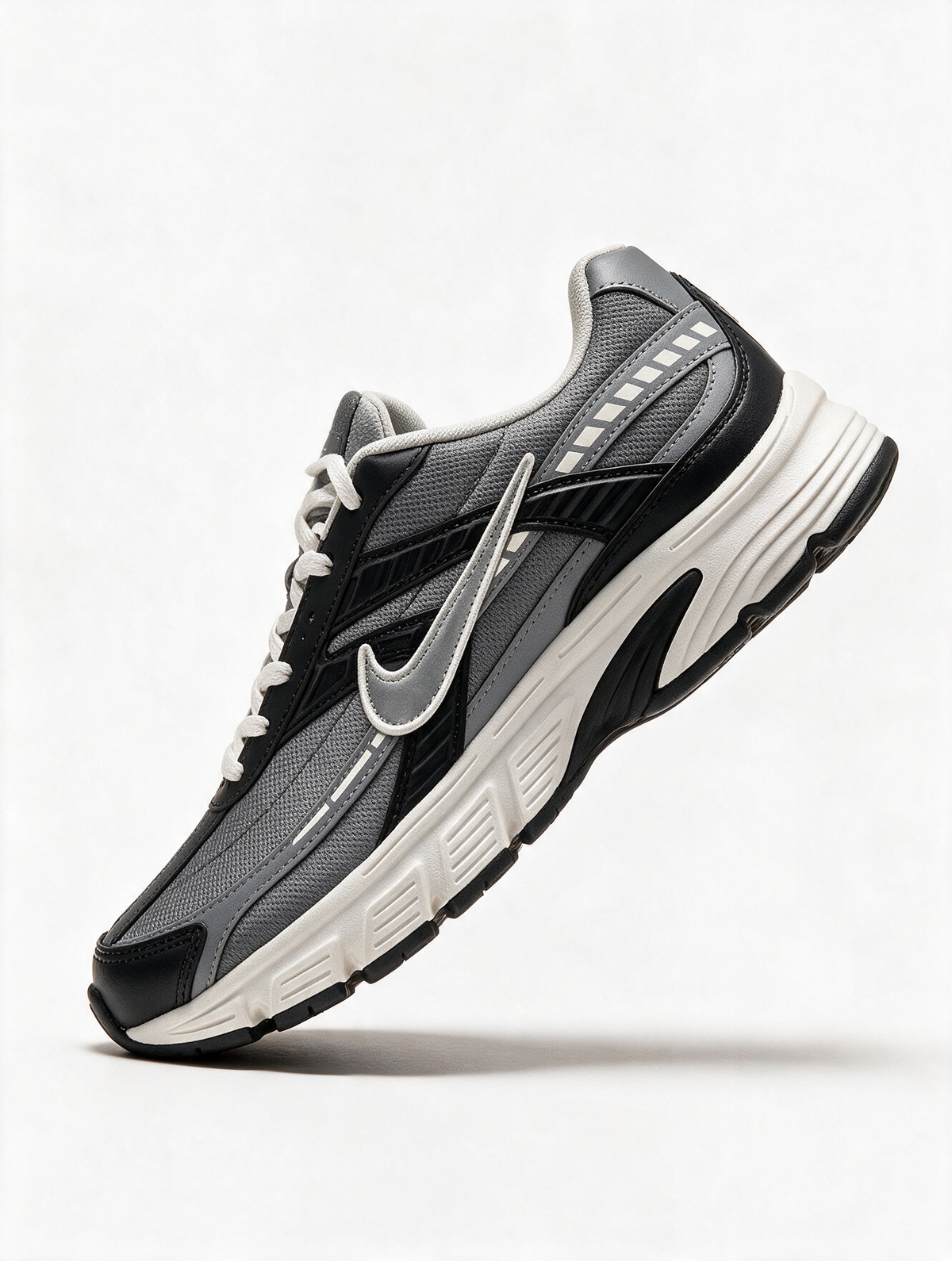 NIKE INITIATOR NEGRA GRIS