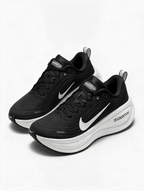 NIKE ZOOMX VOMERO NEGRA BLANCA